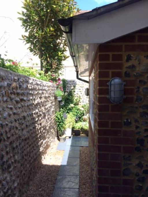 River Road, Littlehampton, Executive Apartment Exterior photo